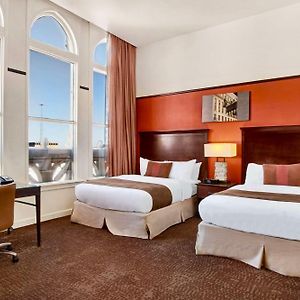 Queen Room Alamo View